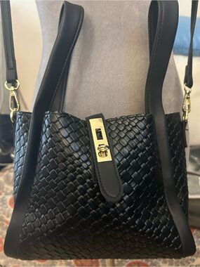 NWOT Bird in a Box Black Woven Bag W Gold Accent  be worn as crossbody/handbag